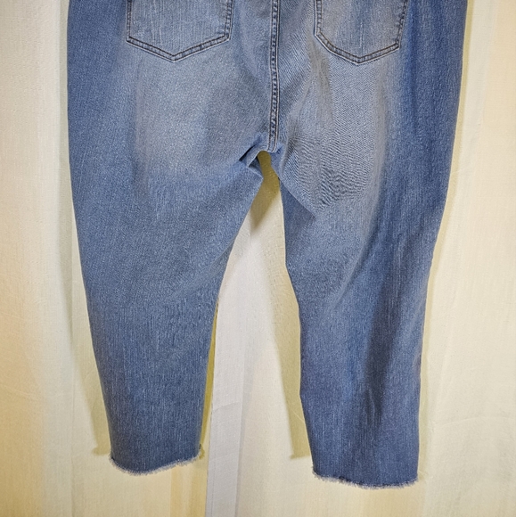 Code Bleu 22W Capri Jeans - Picture 6 of 7
